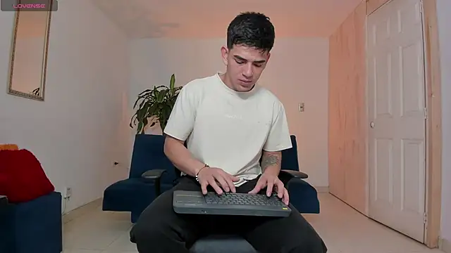 Ares Johnson online show from October 2025 01:37:02 AM