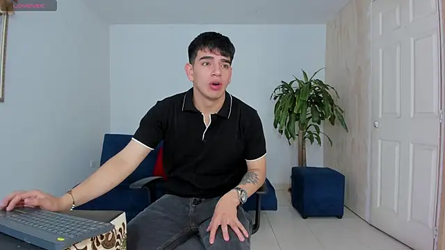 Ares Johnson online show from October 2025 01:44:02 PM