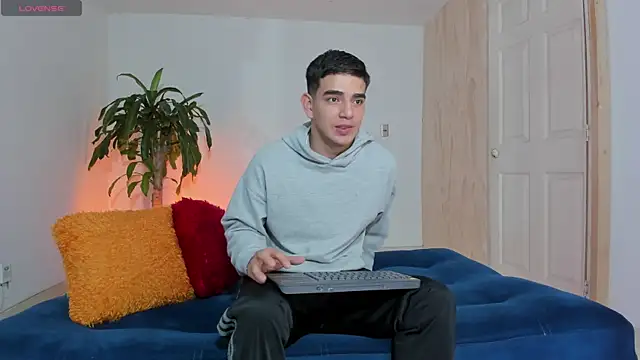 Ares Johnson online show from November 2025 03:13:02 PM