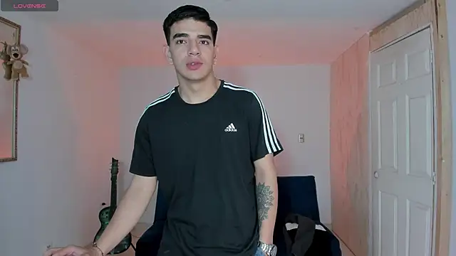 Ares Johnson online show from November 2025 01:12:02 PM