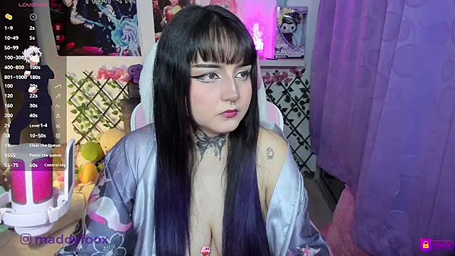 MaddyFooxx online show from April 2026 11:49:02 PM