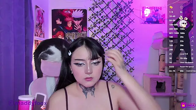 MaddyFooxx online show from May 2026 11:43:01 PM