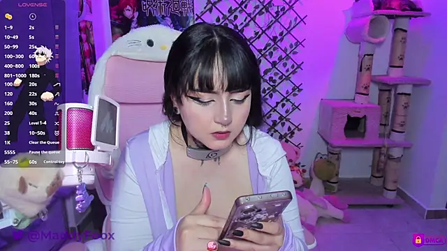 MaddyFooxx online show from June 2026 11:42:02 PM