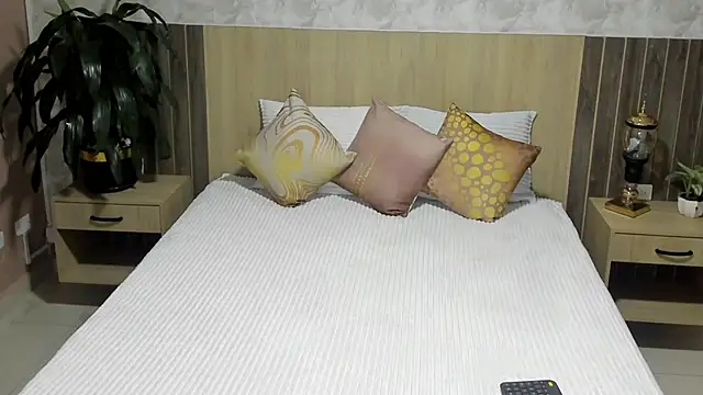 rebeca cortez  online show from June 2026 09:28:02 PM