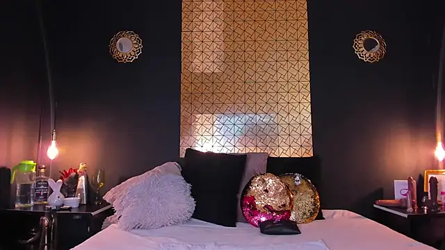 Snapshot of caro_lyne_ chatting on December 2024 02:00:01 PM caro lyne online show from December 2024 02:00:01 PM