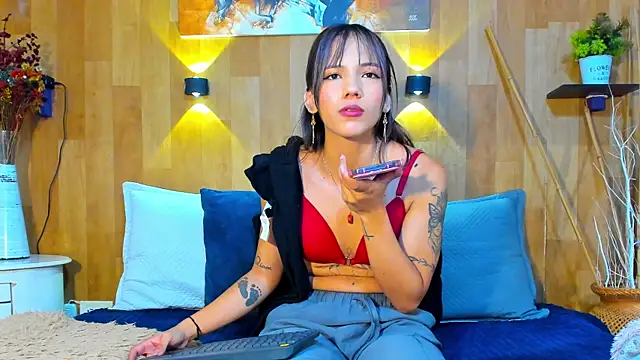 marianaa90 online show from April 2026 01:28:01 PM