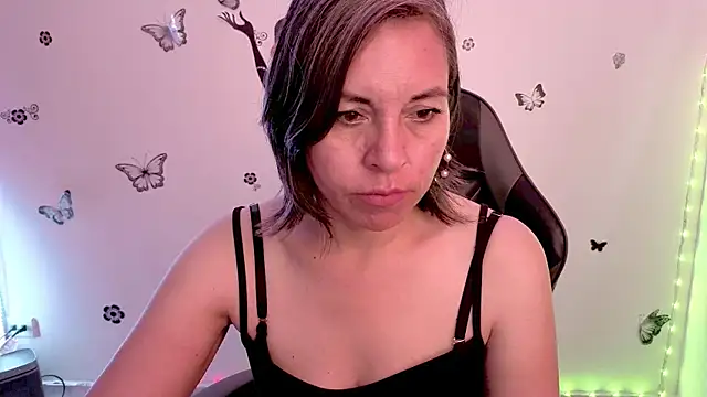Lady breaks hearts online show from May 2026 01:16:02 PM