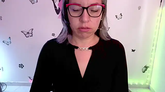 Lady breaks hearts online show from May 2026 01:19:01 PM
