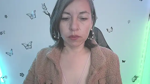 Snapshot of Lady_breaks_hearts chatting on June 2026 12:09:01 PM Lady breaks hearts online show from June 2026 12:09:01 PM