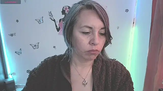 Snapshot of Lady_breaks_hearts chatting on July 2026 01:06:02 PM Lady breaks hearts online show from July 2026 01:06:02 PM