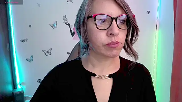 Snapshot of Lady_breaks_hearts chatting on July 2026 01:57:02 PM Lady breaks hearts online show from July 2026 01:57:02 PM