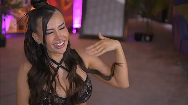 Snapshot of EvaZane chatting on February 2025 03:05:01 PM EvaZane online show from February 2025 03:05:01 PM