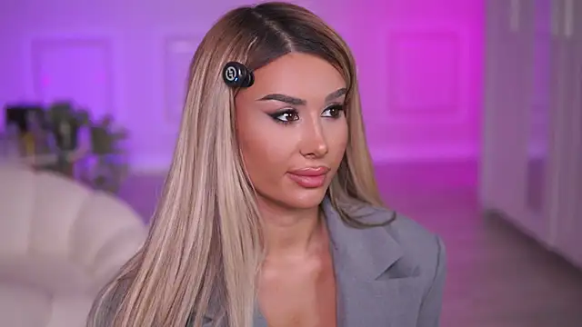 Snapshot of EvaZane chatting on October 2025 08:20:01 PM EvaZane online show from October 2025 08:20:01 PM