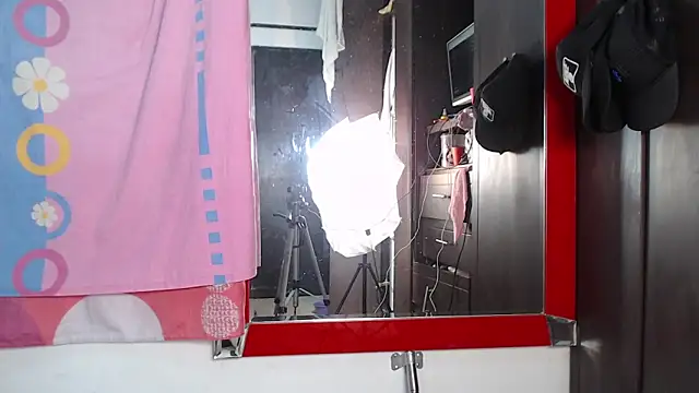 Snapshot of lizandandrew_hot chatting on March 2025 04:37:02 AM lizandandrew hot online show from March 2025 04:37:02 AM