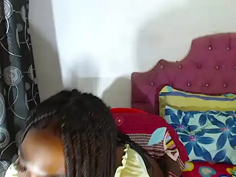 Snapshot of KandyHot_ chatting on February 2025 01:32:01 AM KandyHot online show from February 2025 01:32:01 AM