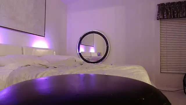 Walkingboots online show from February 2025 01:42:01 AM