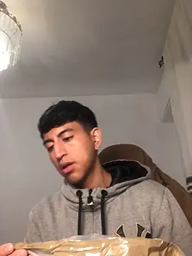 Snapshot of modelo180 chatting on November 2025 08:42:02 PM modelo180 online show from November 2025 08:42:02 PM