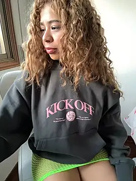 Snapshot of LEONCITA_ chatting on December 2024 04:32:02 PM LEONCITA online show from December 2024 04:32:02 PM