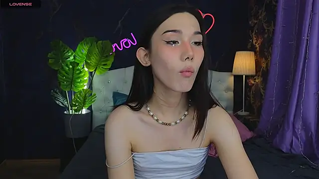 Kaia Sunshine Mia online show from December 2024 04:27:02 PM