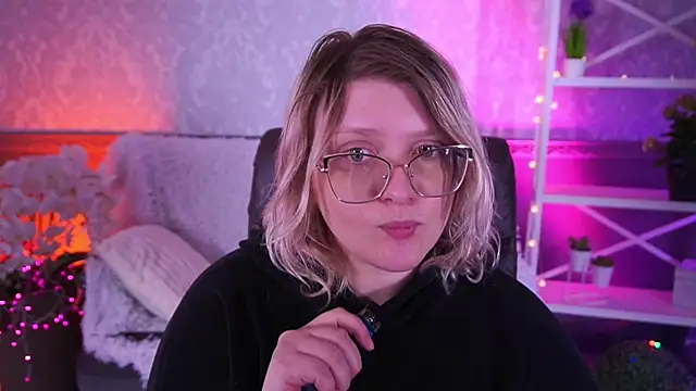 Snapshot of CoolTatis chatting on February 2026 07:12:01 AM CoolTatis online show from February 2026 07:12:01 AM