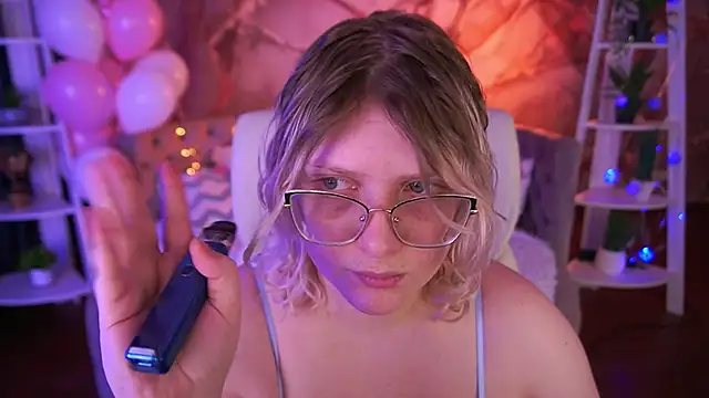 Snapshot of CoolTatis chatting on February 2026 07:15:01 AM CoolTatis online show from February 2026 07:15:01 AM