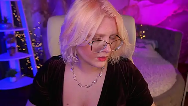 Snapshot of CoolTatis chatting on March 2026 07:03:01 AM CoolTatis online show from March 2026 07:03:01 AM