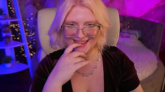 Snapshot of CoolTatis chatting on March 2026 08:26:33 AM CoolTatis online show from March 2026 08:26:33 AM