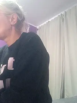 Snapshot of BritneyHudson chatting on September 2025 04:13:02 AM BritneyHudson online show from September 2025 04:13:02 AM