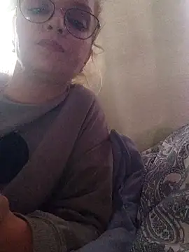 Snapshot of BritneyHudson chatting on October 2025 01:34:02 PM BritneyHudson online show from October 2025 01:34:02 PM