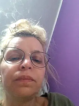 BritneyHudson online show from April 2026 12:01:01 AM