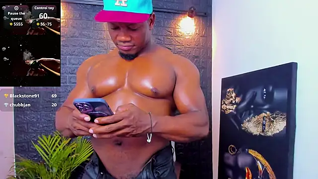 Snapshot of tommike chatting on October 2025 11:25:02 PM tommike online show from October 2025 11:25:02 PM