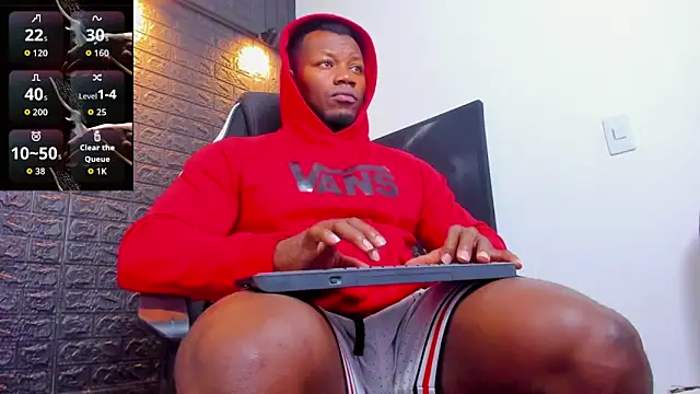 Snapshot of tommike chatting on November 2025 02:44:01 AM tommike online show from November 2025 02:44:01 AM