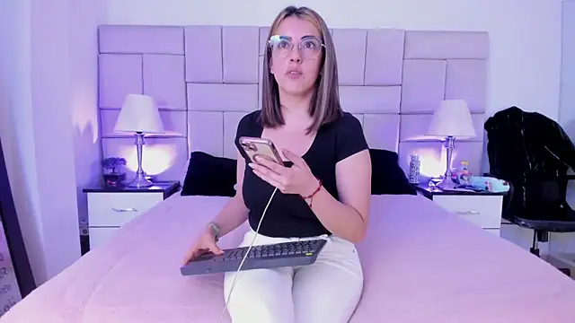 IsisLoveyes  online show from February 2026 12:04:02 AM