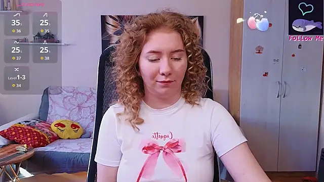 Snapshot of D0nna_ chatting on October 2025 11:06:01 AM D0nna online show from October 2025 11:06:01 AM