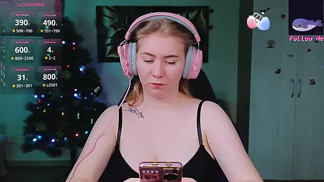 Snapshot of D0nna_ chatting on December 2025 09:21:02 PM D0nna online show from December 2025 09:21:02 PM