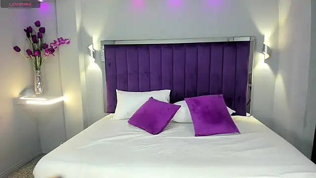 LindsyCater online show from October 2025 12:01:02 PM