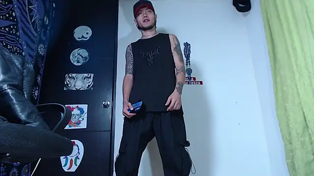 Dicaprioo  online show from December 2024 07:44:01 PM