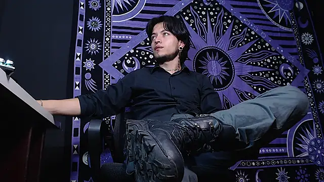 Dicaprioo  online show from January 2025 01:47:01 AM