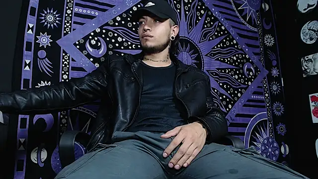 Dicaprioo  online show from January 2025 03:15:01 PM