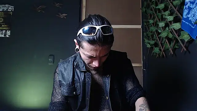 Dicaprioo  online show from November 2025 02:55:02 AM