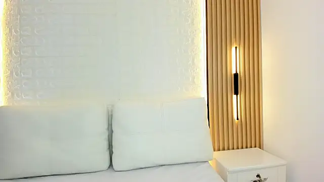 Snapshot of Emily_roux chatting on March 2026 03:16:01 PM Emily roux online show from March 2026 03:16:01 PM