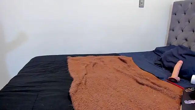 Snapshot of sexx_hunters chatting on December 2024 10:52:01 PM sexx hunters online show from December 2024 10:52:01 PM