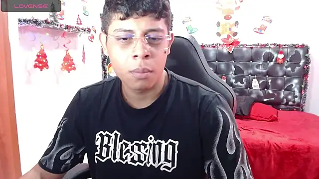 Snapshot of Wiiliam_20 chatting on December 2024 03:32:02 PM Wiiliam 20 online show from December 2024 03:32:02 PM