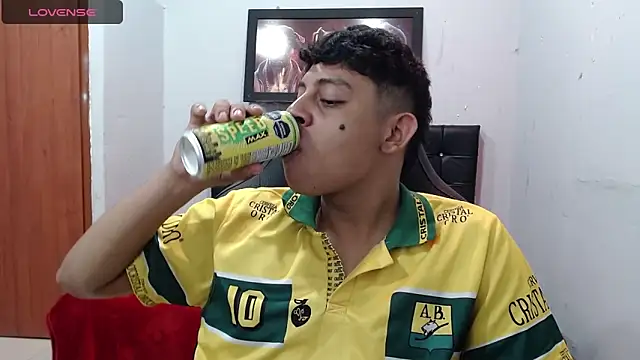 Snapshot of Wiiliam_20 chatting on February 2025 01:36:01 PM Wiiliam 20 online show from February 2025 01:36:01 PM