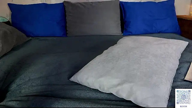 Snapshot of izi-fox chatting on March 2026 04:10:02 PM izi-fox online show from March 2026 04:10:02 PM