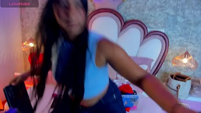 Snapshot of EmmaCrush chatting on February 2026 10:11:02 PM EmmaCrush online show from February 2026 10:11:02 PM