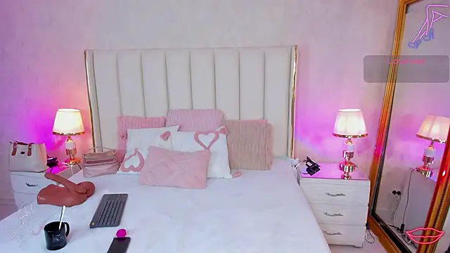 Snapshot of EmmaCrush chatting on April 2026 12:38:02 PM EmmaCrush online show from April 2026 12:38:02 PM