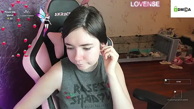 Snapshot of Crazy_forest_fairy chatting on November 2025 10:32:02 PM Crazy forest fairy online show from November 2025 10:32:02 PM