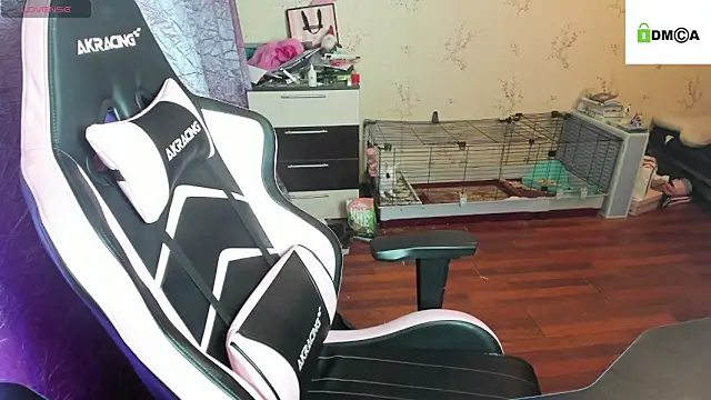 Snapshot of Crazy_forest_fairy chatting on November 2025 10:43:02 PM Crazy forest fairy online show from November 2025 10:43:02 PM