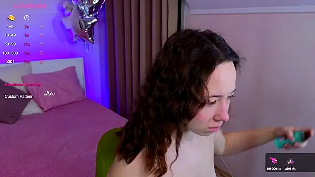 Hayle Hill online show from December 2024 12:34:02 AM